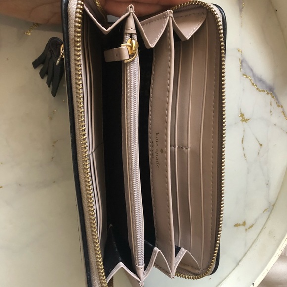 Perfectly Neutral wallet can be paired w/anything - Picture 4 of 5